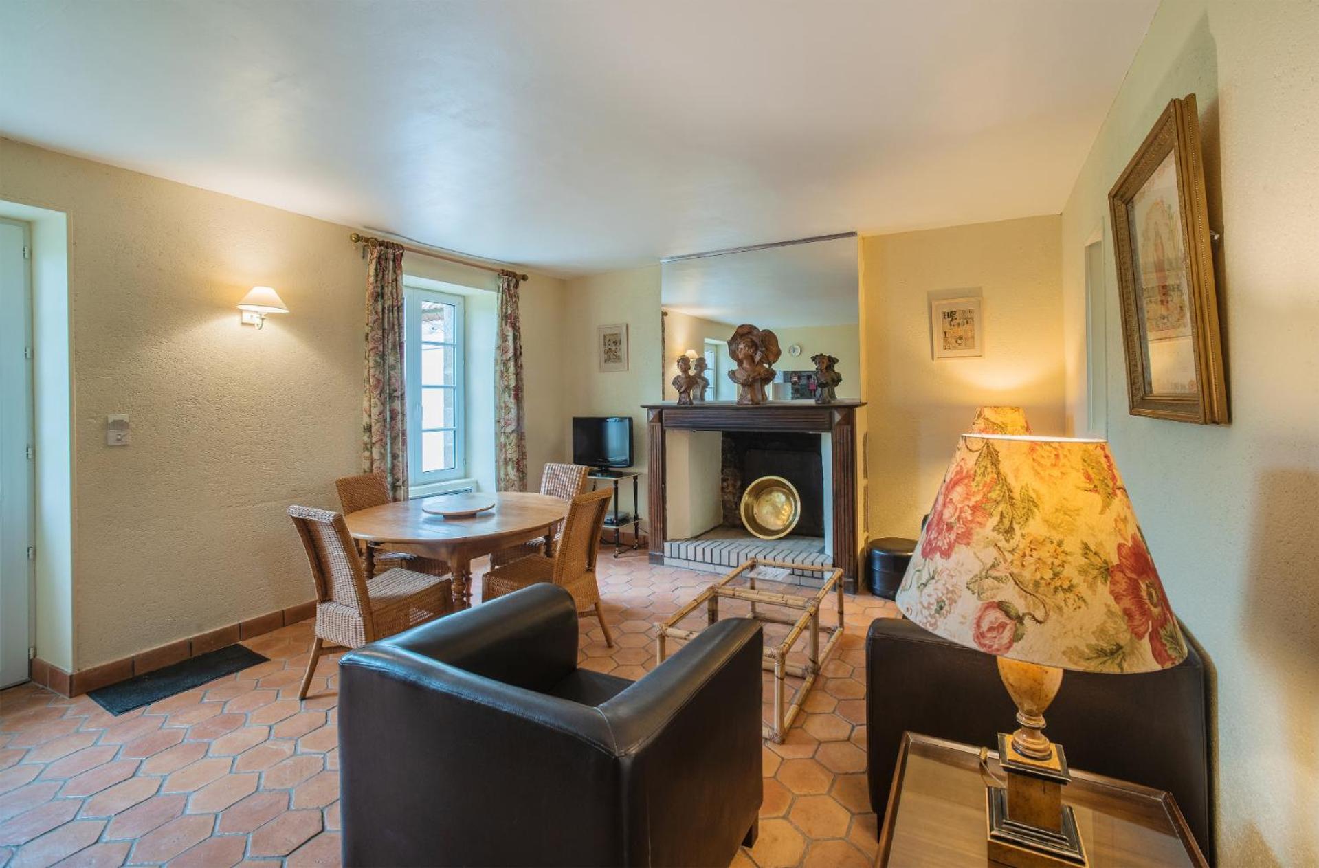 Holiday Home Chateau De Bouceel Mont Saint Michel Vergoncey Room photo