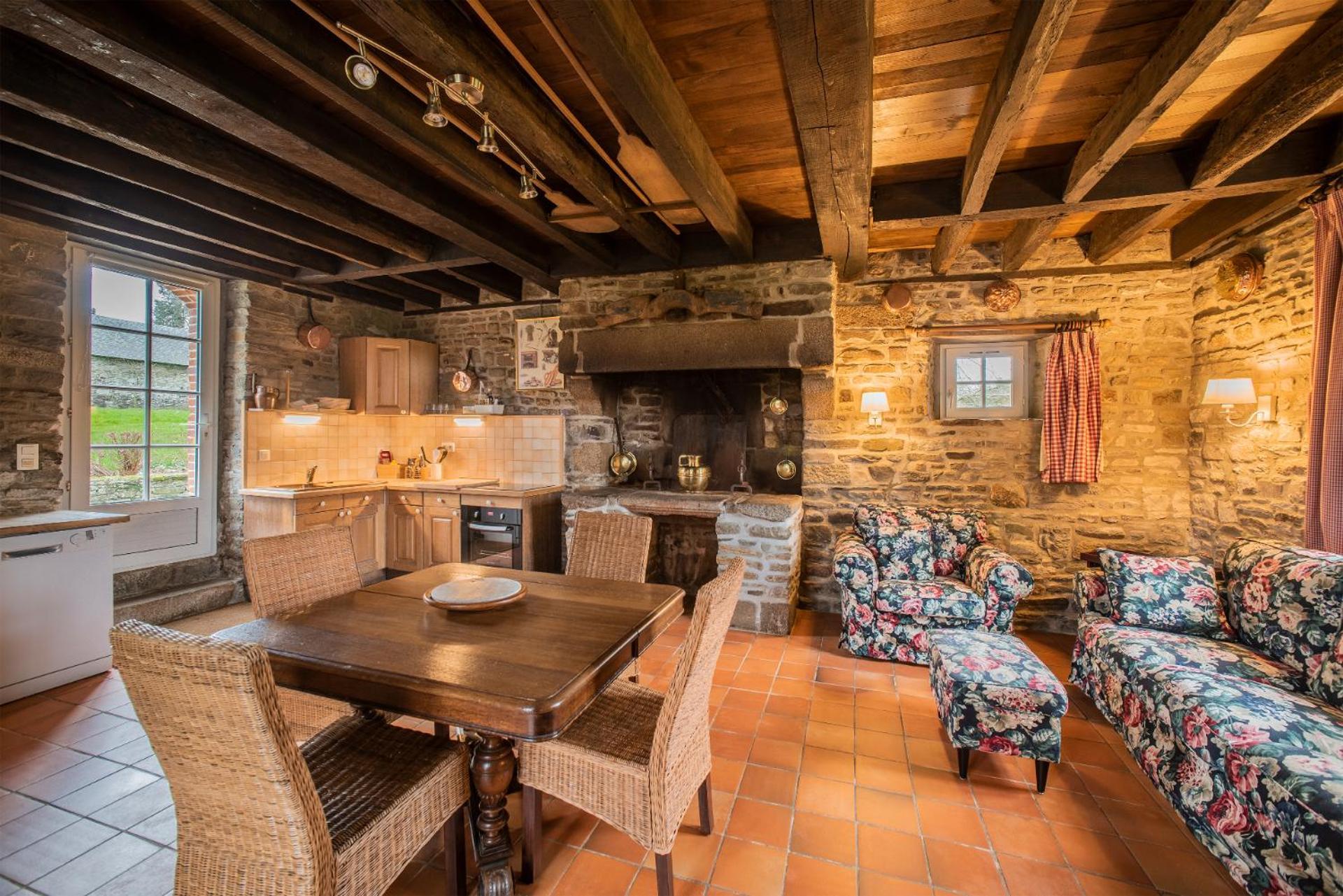 Holiday Home Chateau De Bouceel Mont Saint Michel Vergoncey Room photo