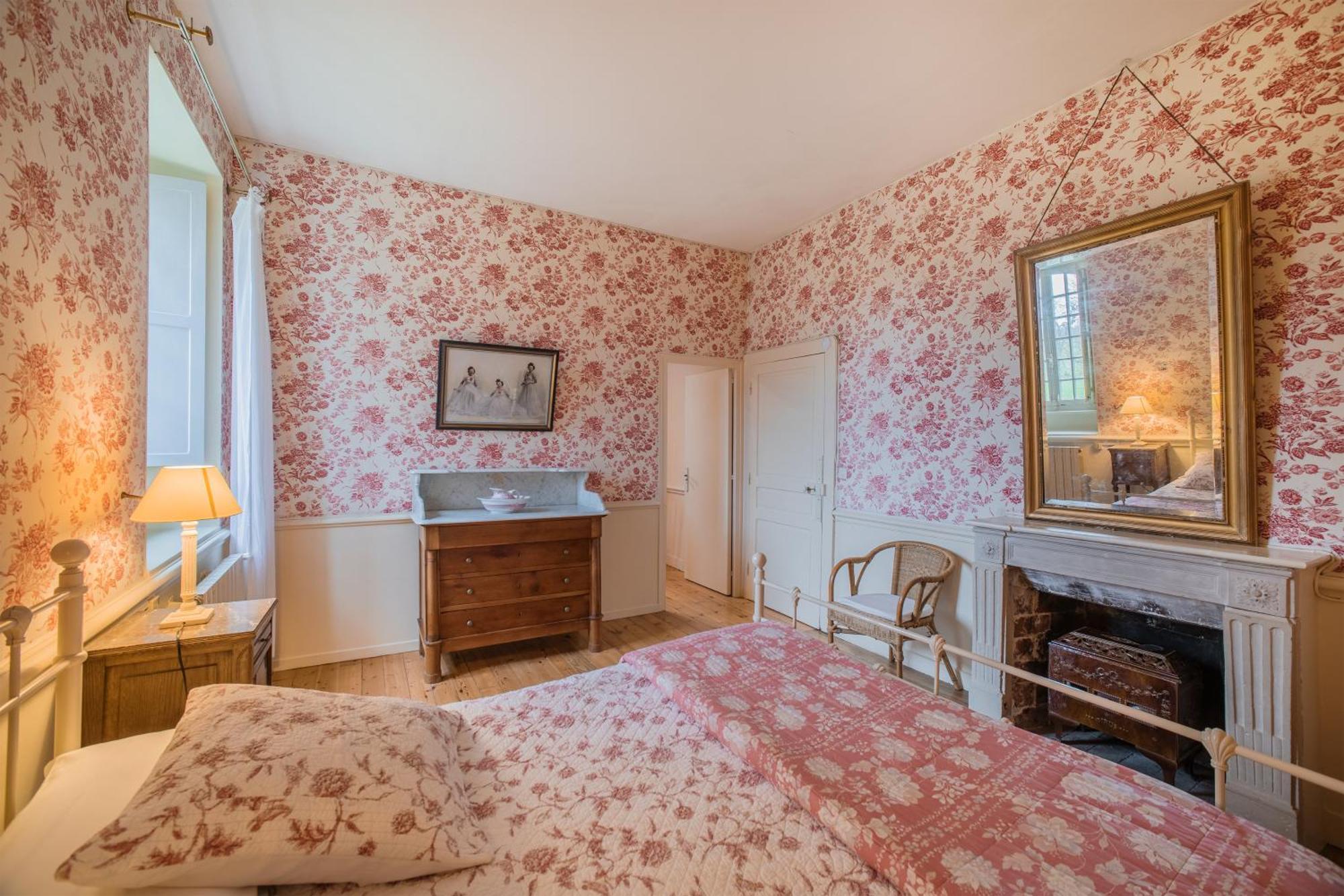 Holiday Home Chateau De Bouceel Mont Saint Michel Vergoncey Room photo
